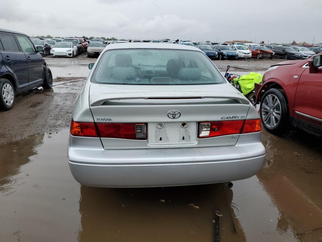 JT2BF28K310333781 2001 Toyota Camry Le