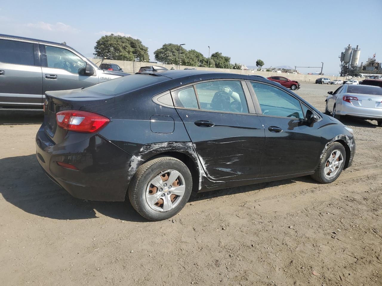 2018 Chevrolet Cruze - Image 3