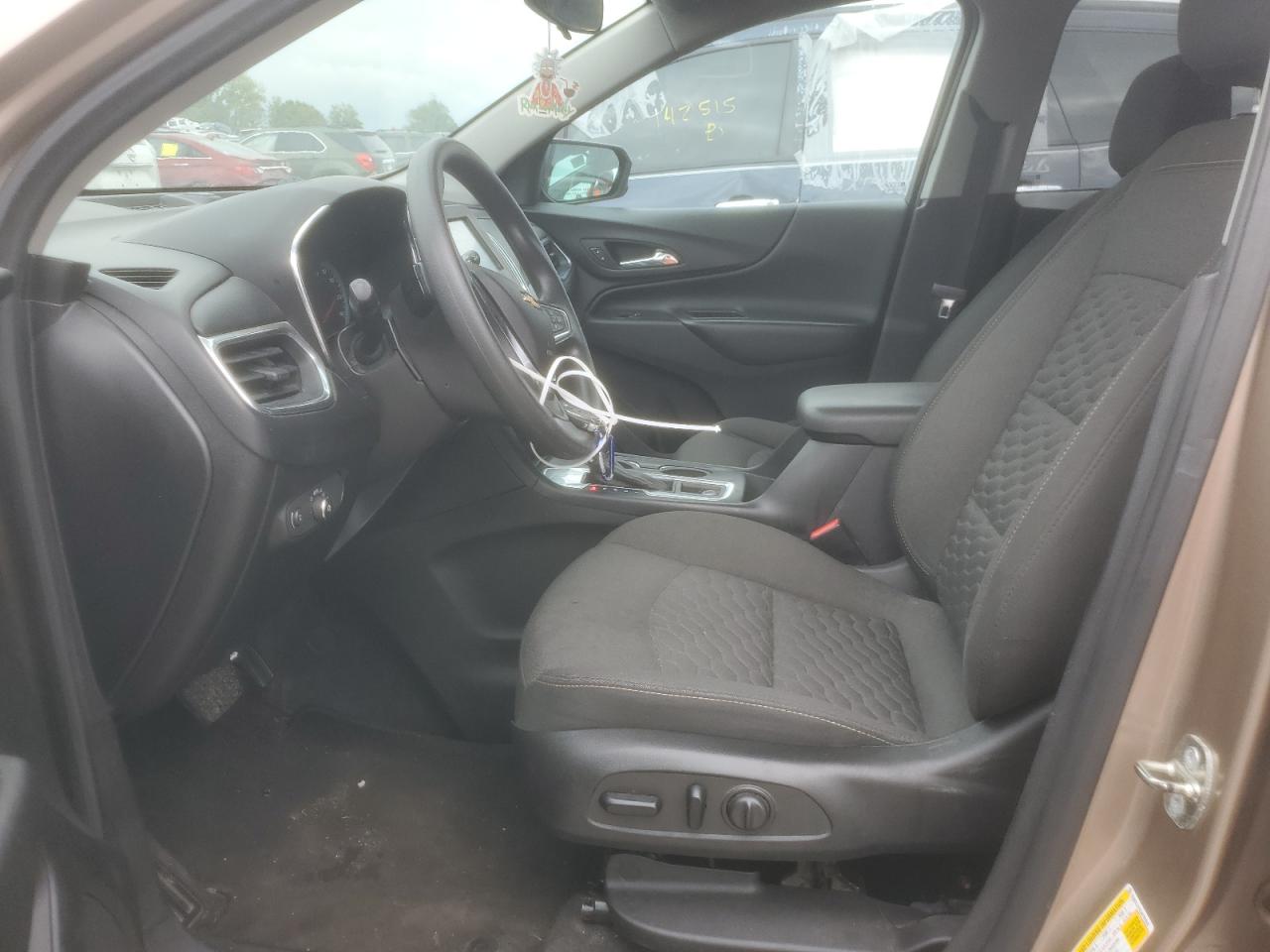 2GNAXJEV5J6181042 2018 Chevrolet Equinox Lt