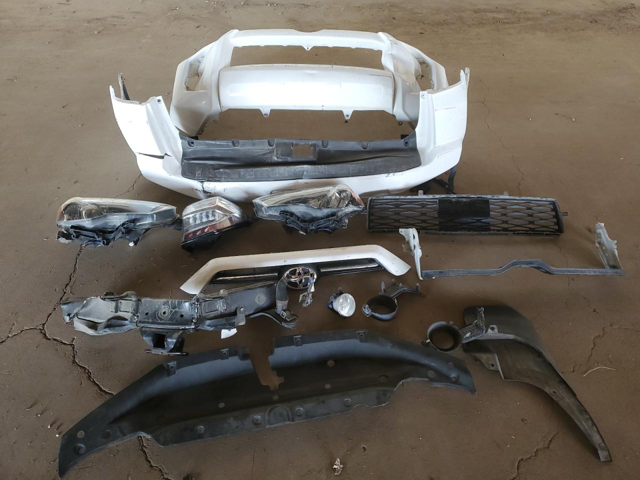 2020 Toyota 4Runner - Image 12