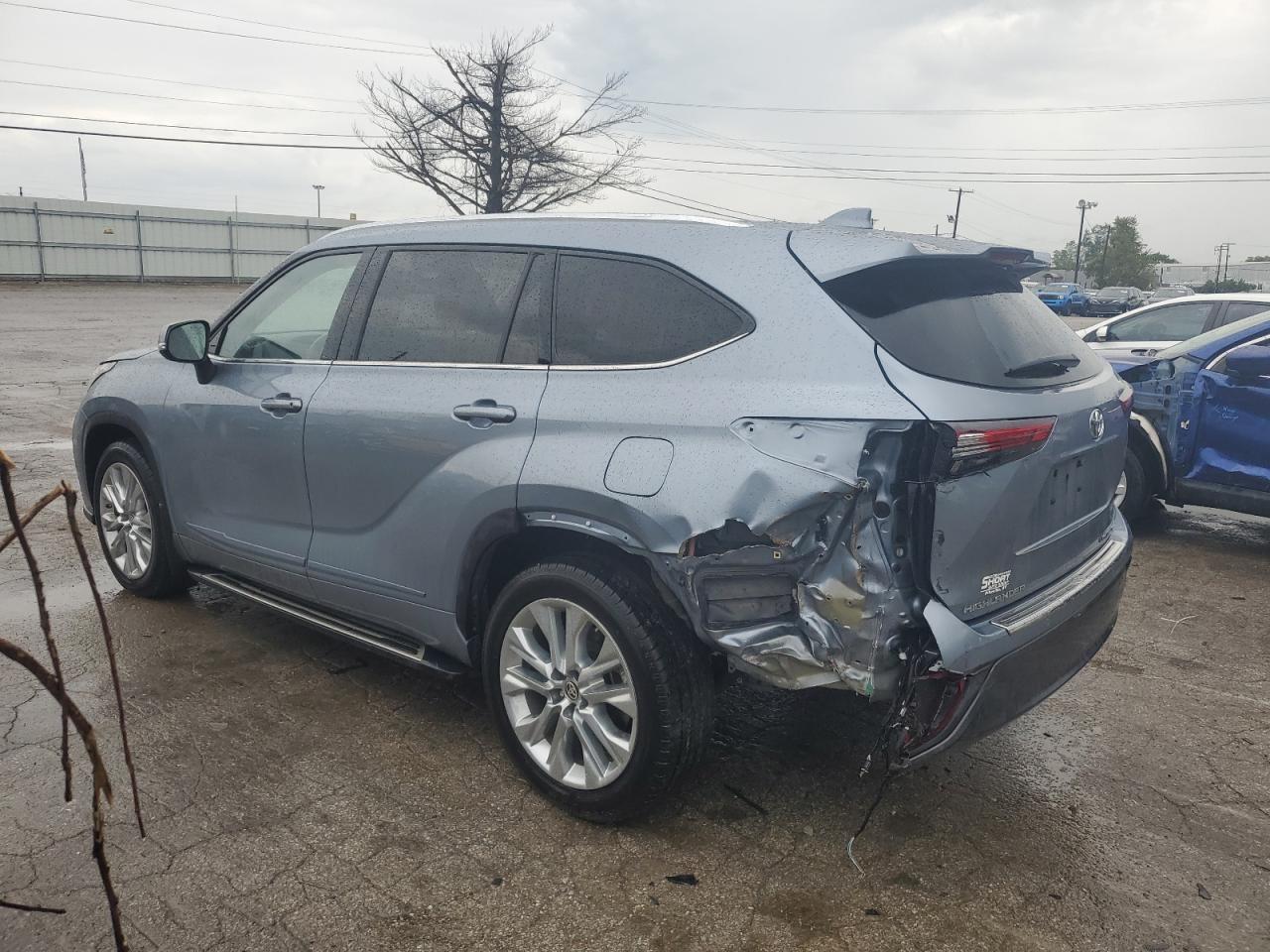 2020 Toyota Highlander - Image 2