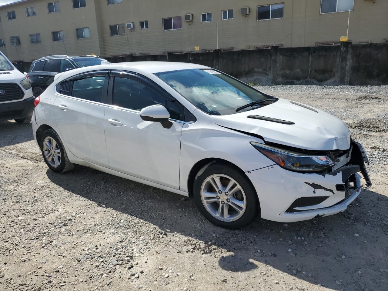 2018 Chevrolet Cruze - Image 4