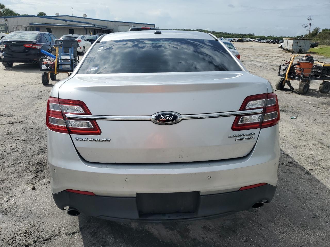 1FAHP2F8XFG192301 2015 Ford Taurus Limited