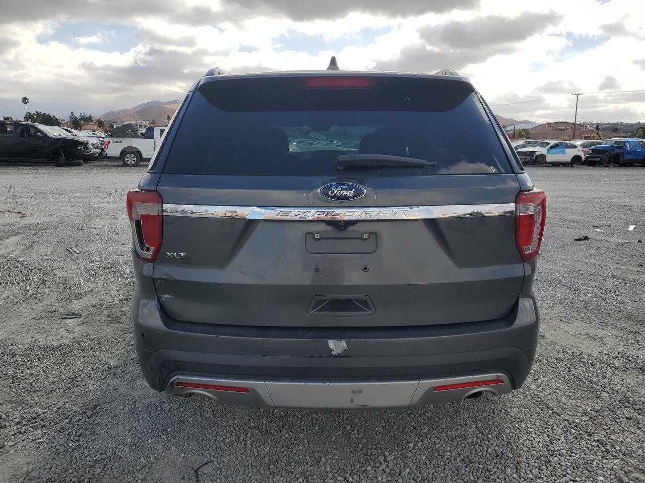 1FM5K7D82HGA70087 2017 Ford Explorer Xlt