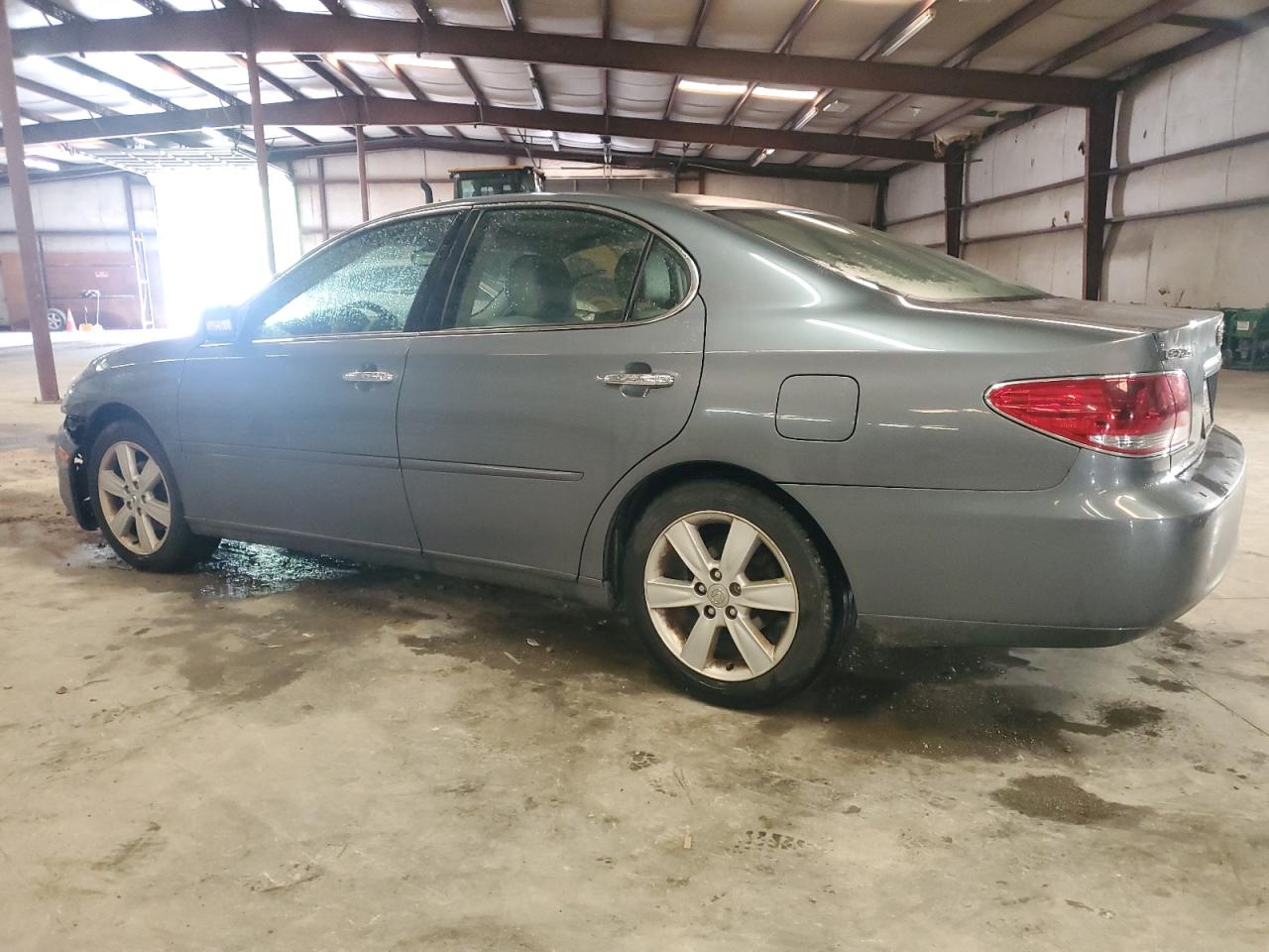 2005 Lexus ES - Image 2