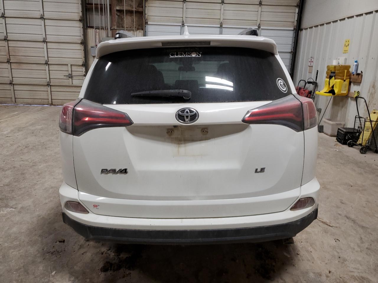 JTMZFREV4HJ107461 2017 Toyota Rav4 Le