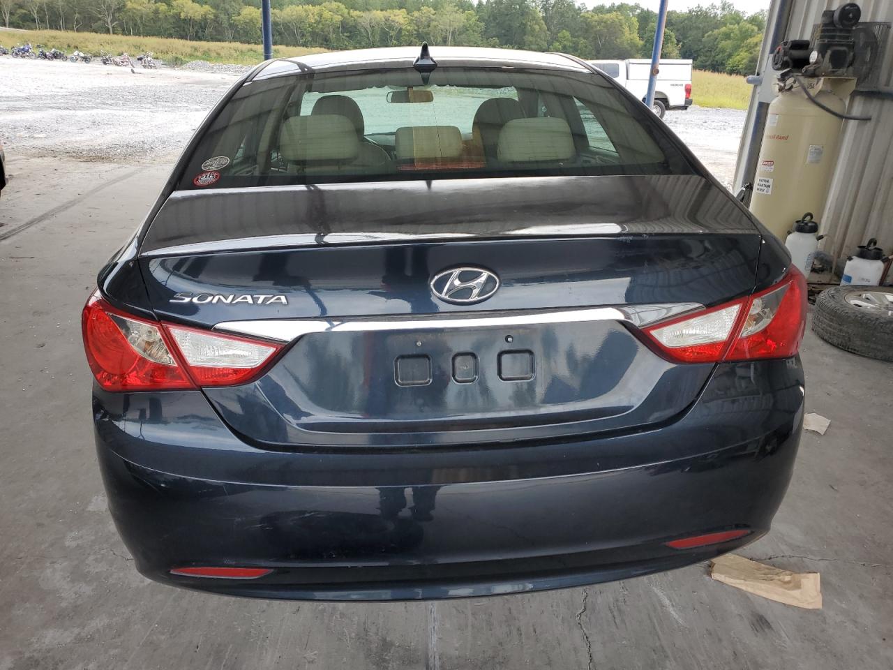 2011 Hyundai Sonata - Image 6