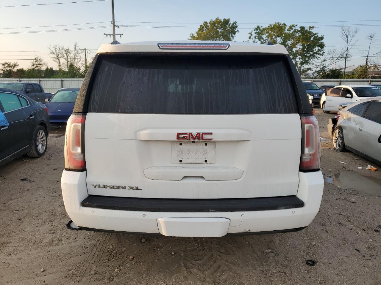 1GKS2GKC5HR173561 2017 GMC Yukon Xl K1500 Slt