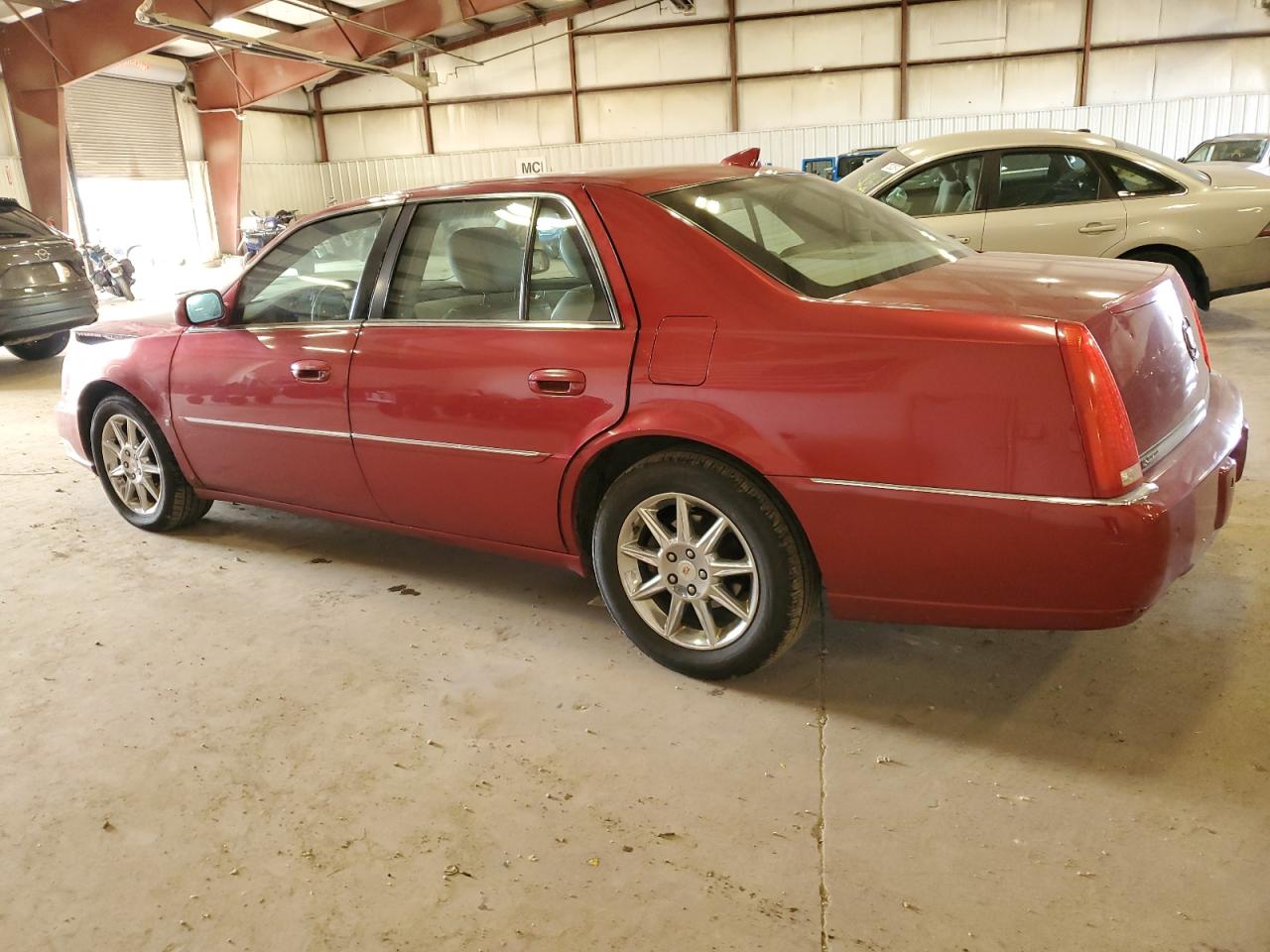 2010 Cadillac DTS - Image 2
