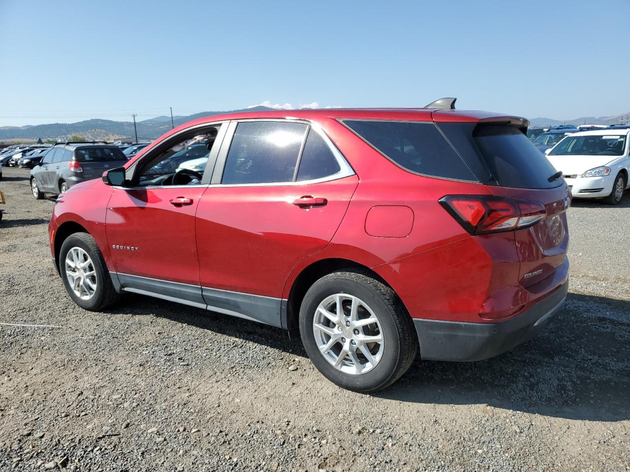 VIN 3GNAXUEV2NL223668 2022 CHEVROLET EQUINOX no.2