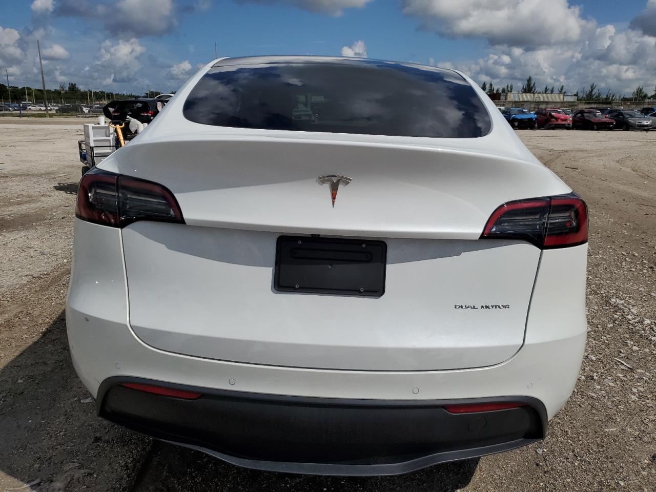 7SAYGDEE6NF425700 2022 Tesla Model Y