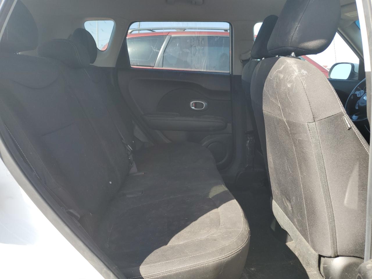 KNDJN2A21G7396927 2016 Kia Soul