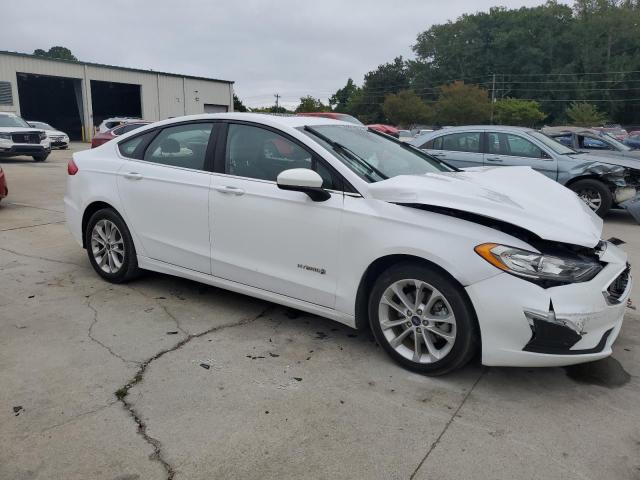  FORD FUSION 2019 White