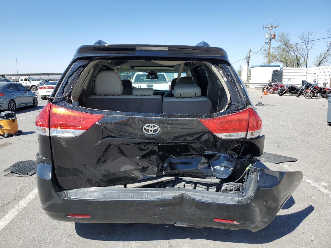 5TDYK3DC2ES524810 2014 Toyota Sienna Xle