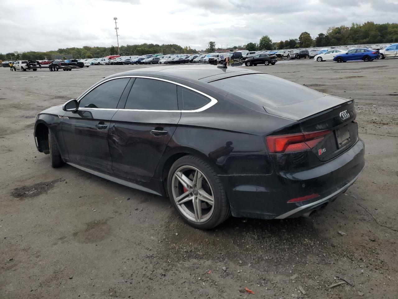 WAUC4CF58JA021581 2018 AUDI RS5 - Image 2