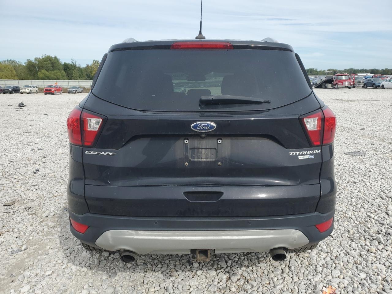 1FMCU9J95KUB56349 2019 Ford Escape Titanium