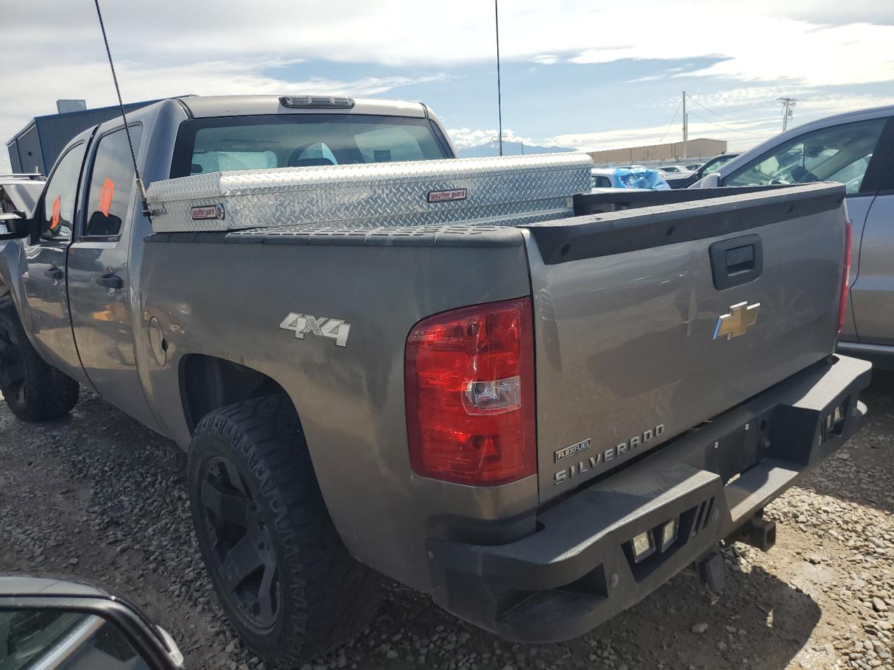 2009 Chevrolet Silverado - Image 2