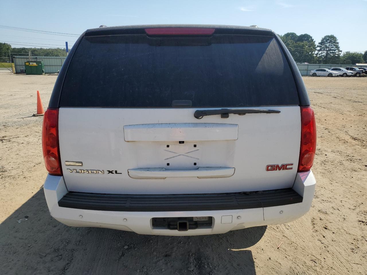 1GKS1HE0XBR268828 2011 GMC Yukon Xl C1500 Sle