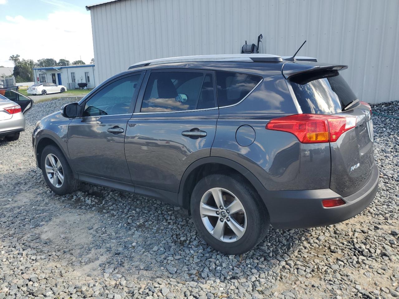 2015 Toyota RAV 4 - Image 2