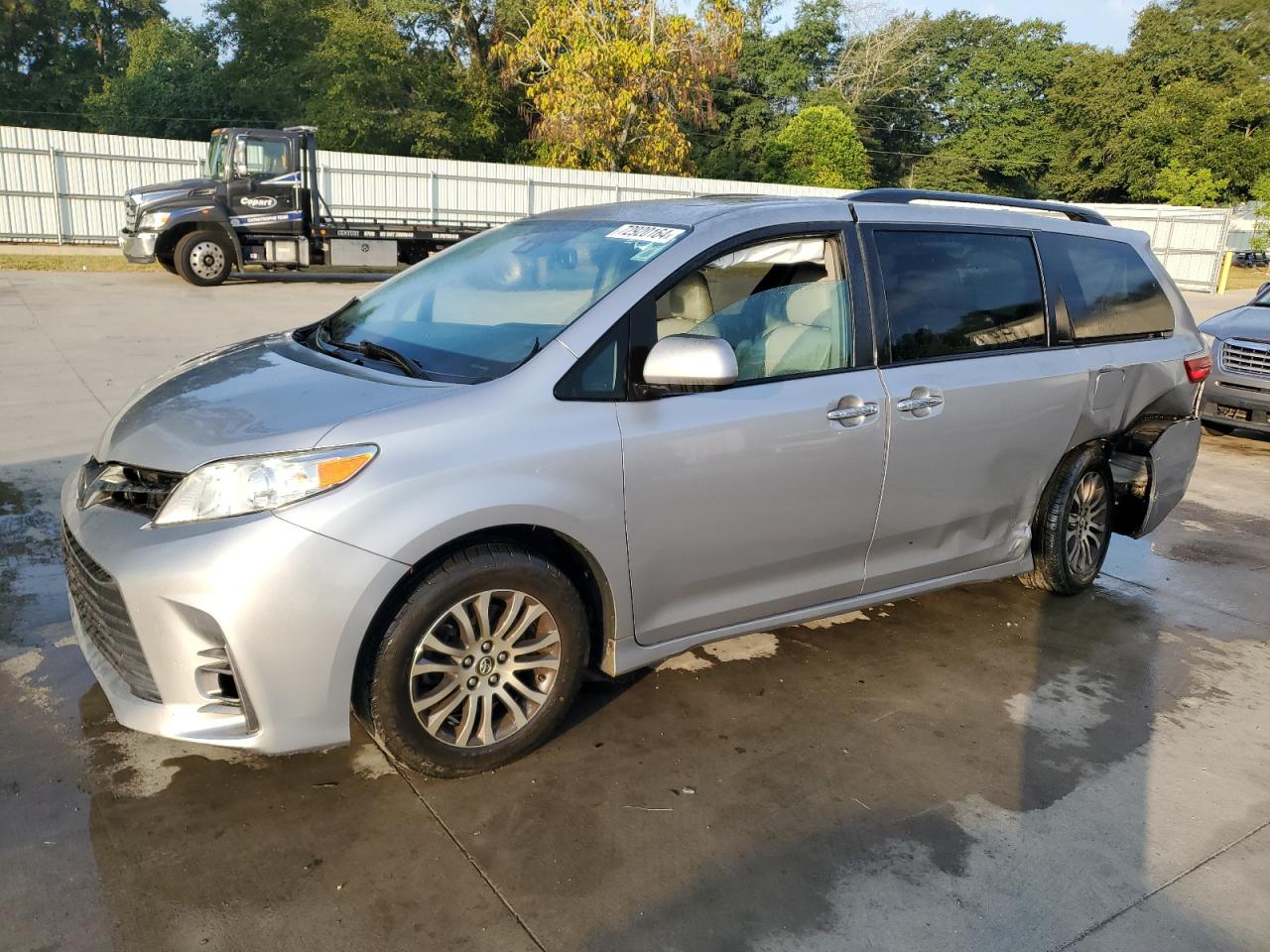 5TDYZ3DC3JS907404 2018 TOYOTA SIENNA - Image 1