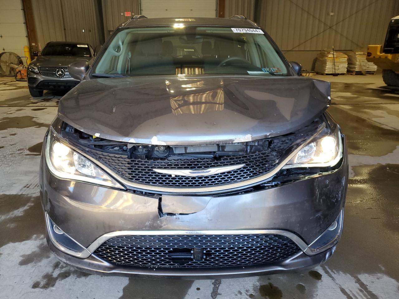 2017 Chrysler Pacifica - Image 5