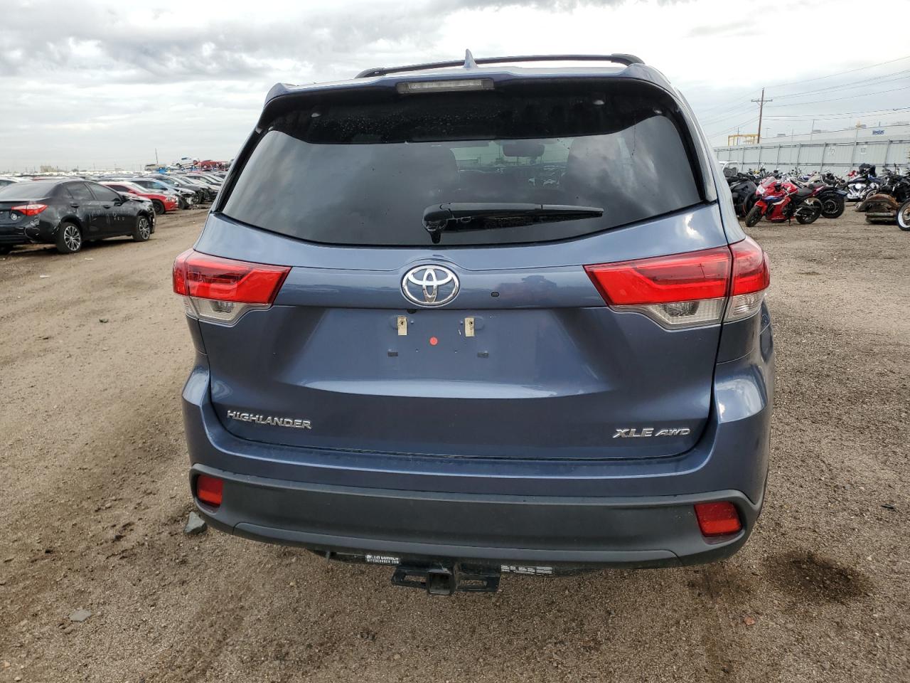 5TDJZRFH4HS457916 2017 Toyota Highlander Se