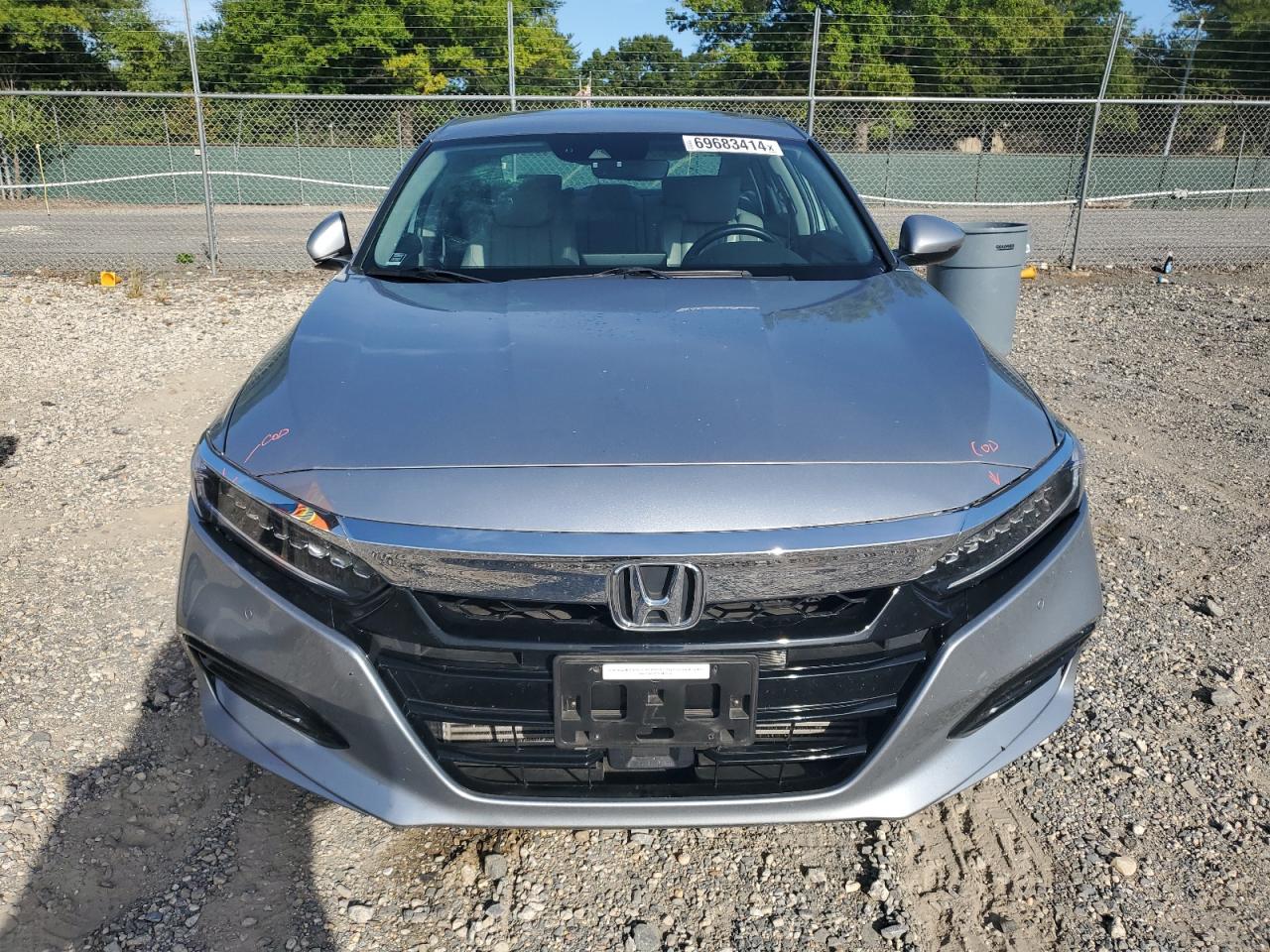 2018 Honda Accord Touring VIN: 1HGCV1F92JA086189 Lot: 69683414