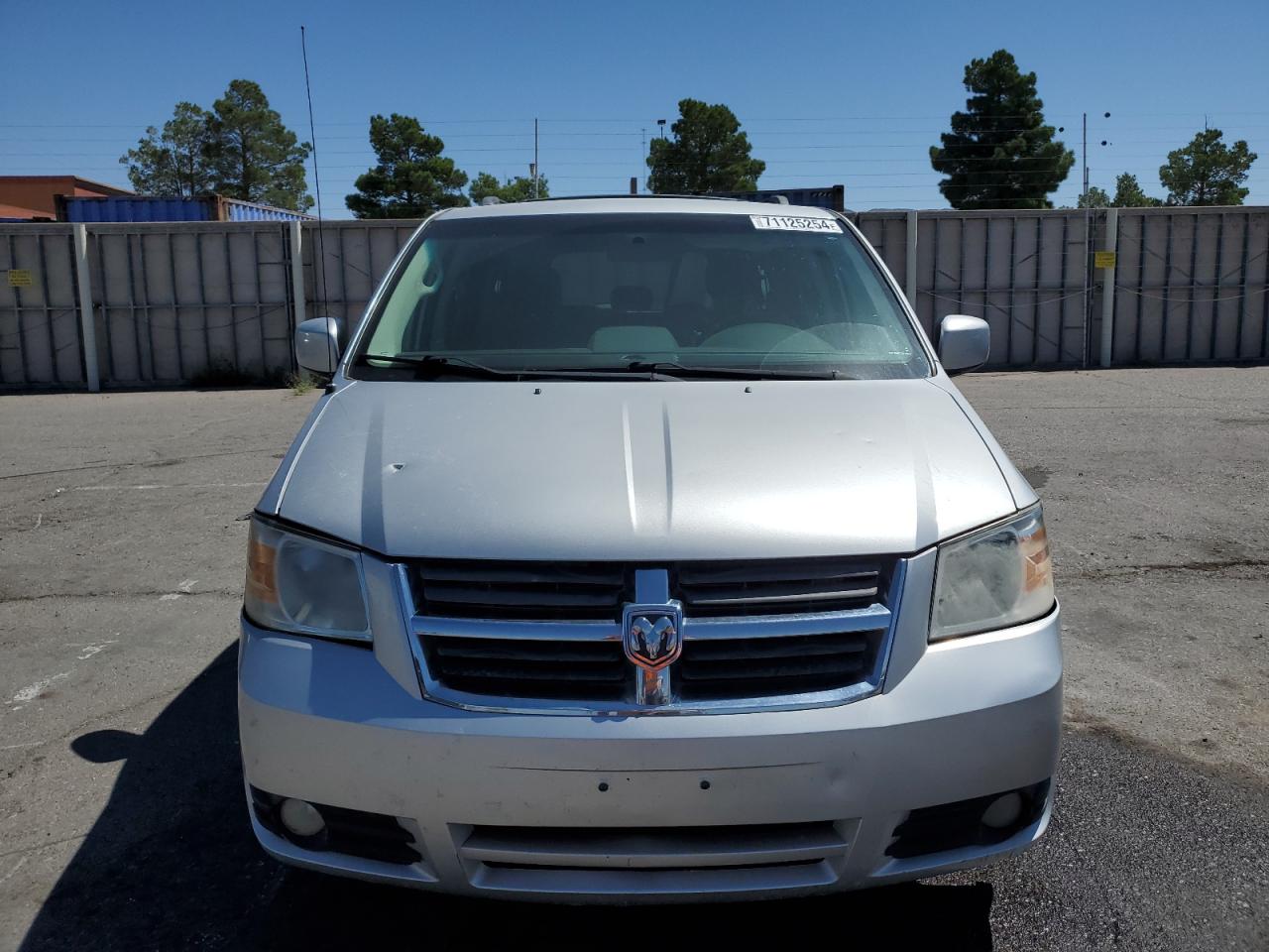 2010 Dodge Caravan - Image 5