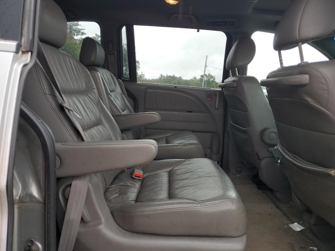 2010 Honda Odyssey - Image 11