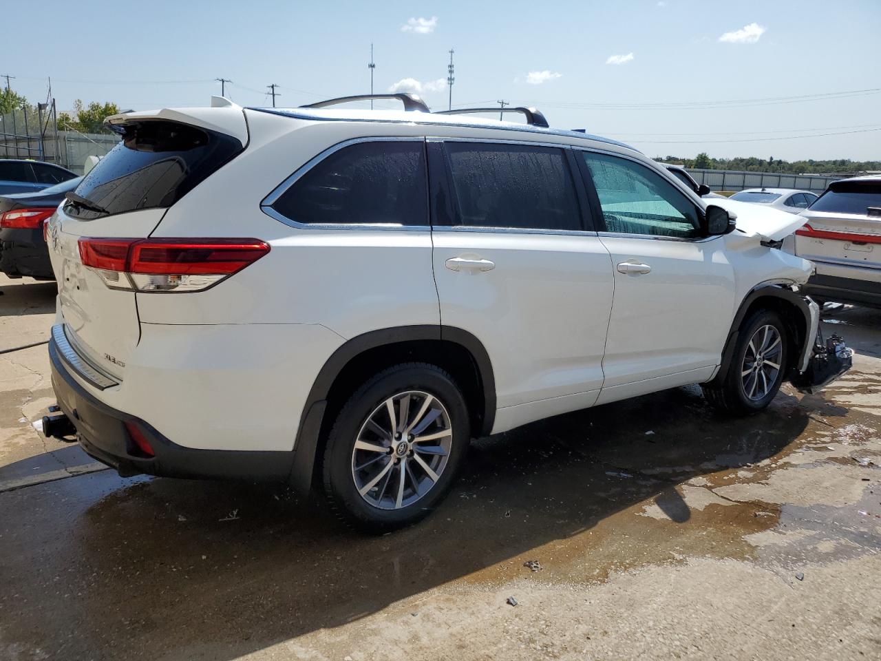 2017 Toyota Highlander - Image 3