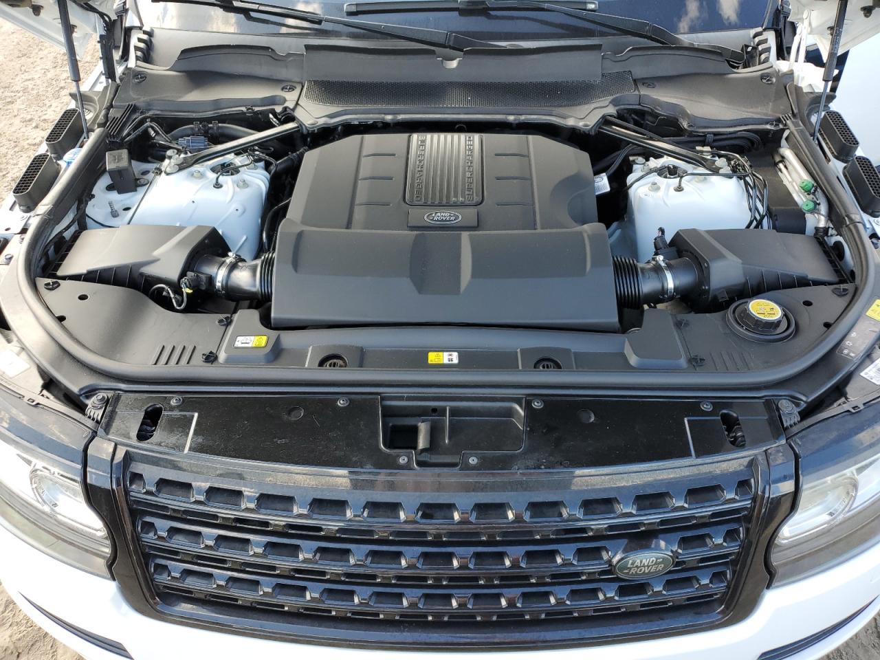 2017 Land Rover Range Rover - Image 11