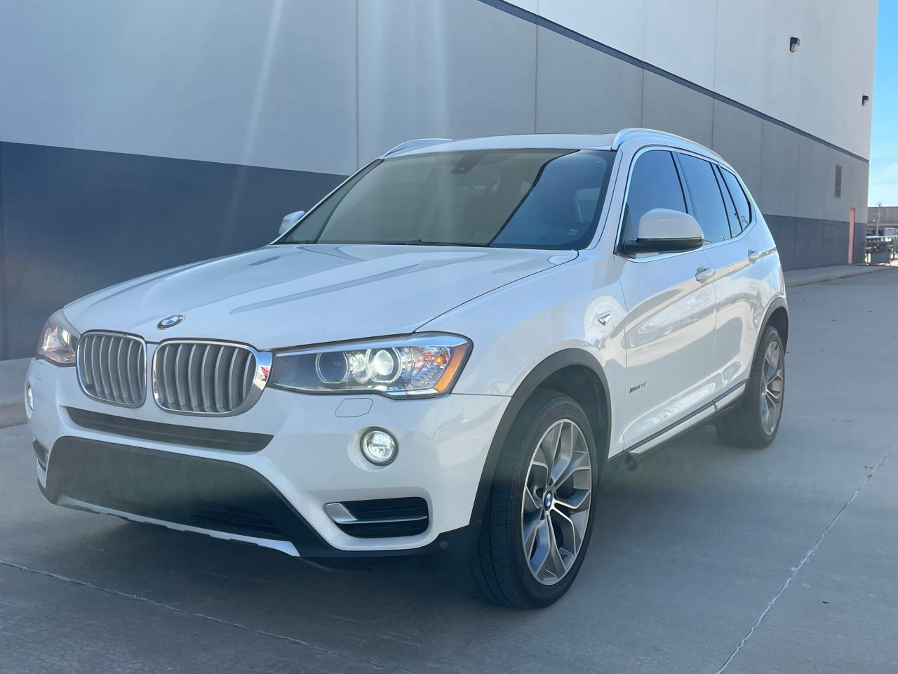 VIN 5UXWX9C35H0W73053 2017 BMW X3 no.2