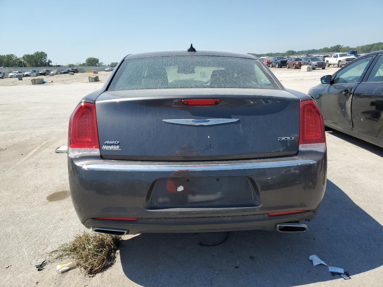 2C3CCAKG9JH268437 2018 Chrysler 300 Limited