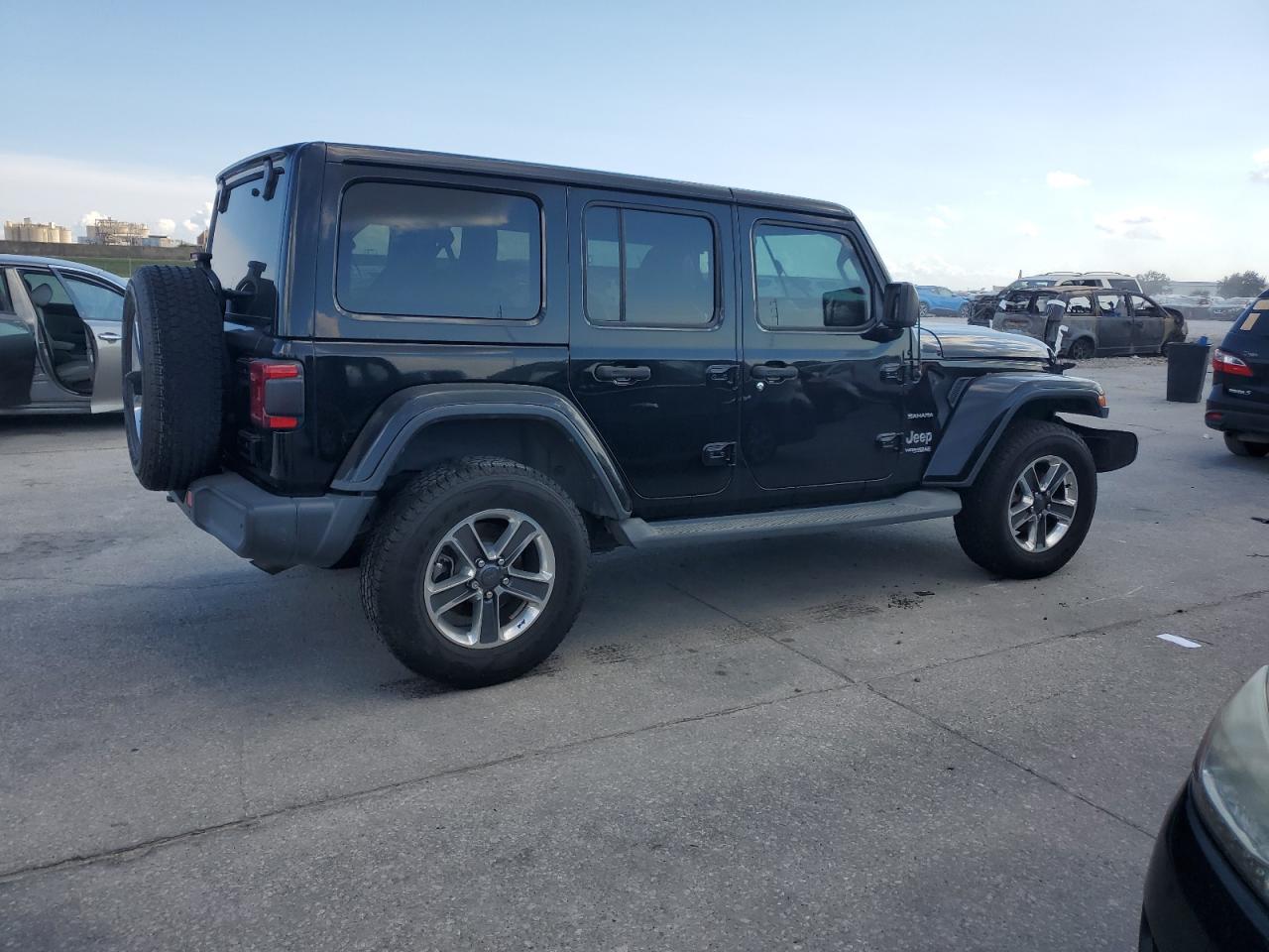 1C4HJXEN1JW314929 2018 Jeep Wrangler Unlimited Sahara