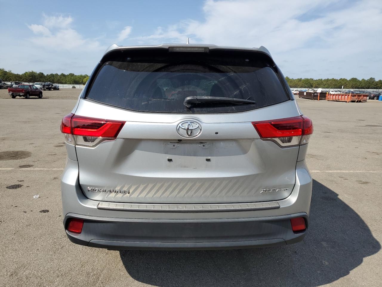 5TDJZRFH0KS582516 2019 Toyota Highlander Se