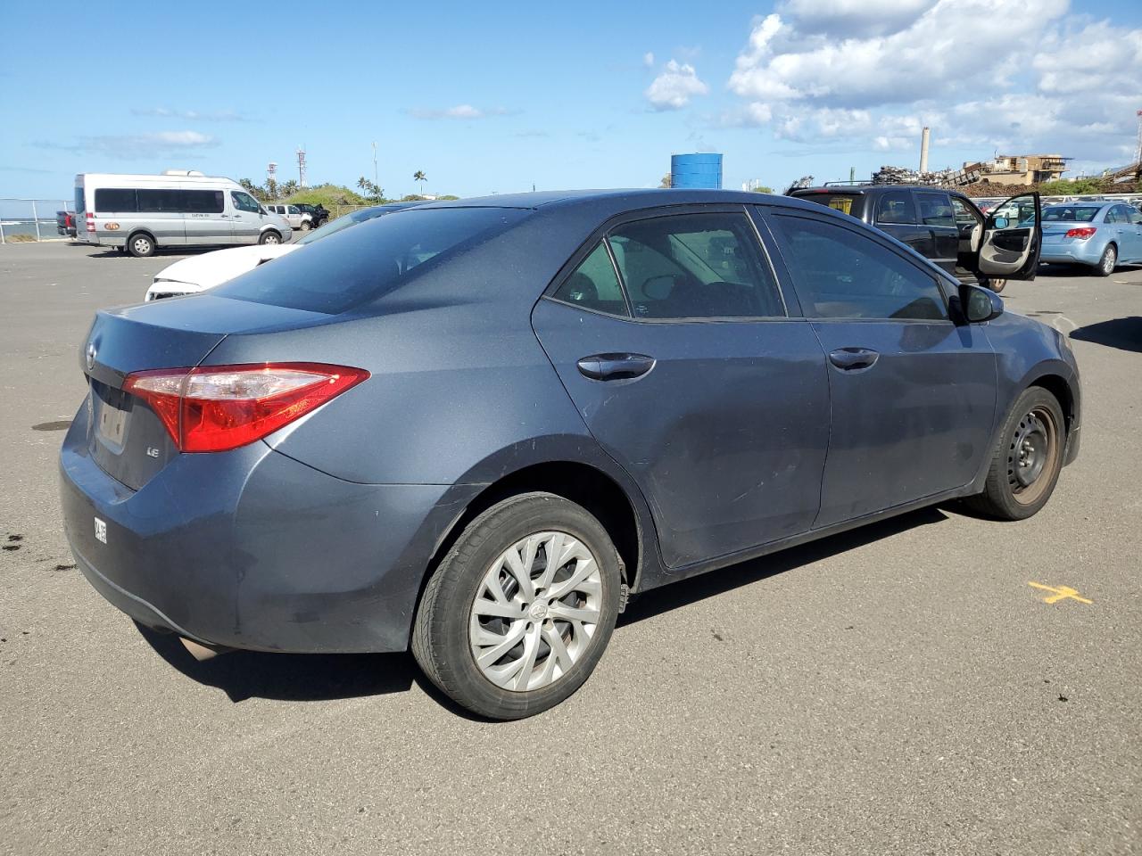 VIN 5YFBURHE8JP760654 2018 TOYOTA COROLLA no.3