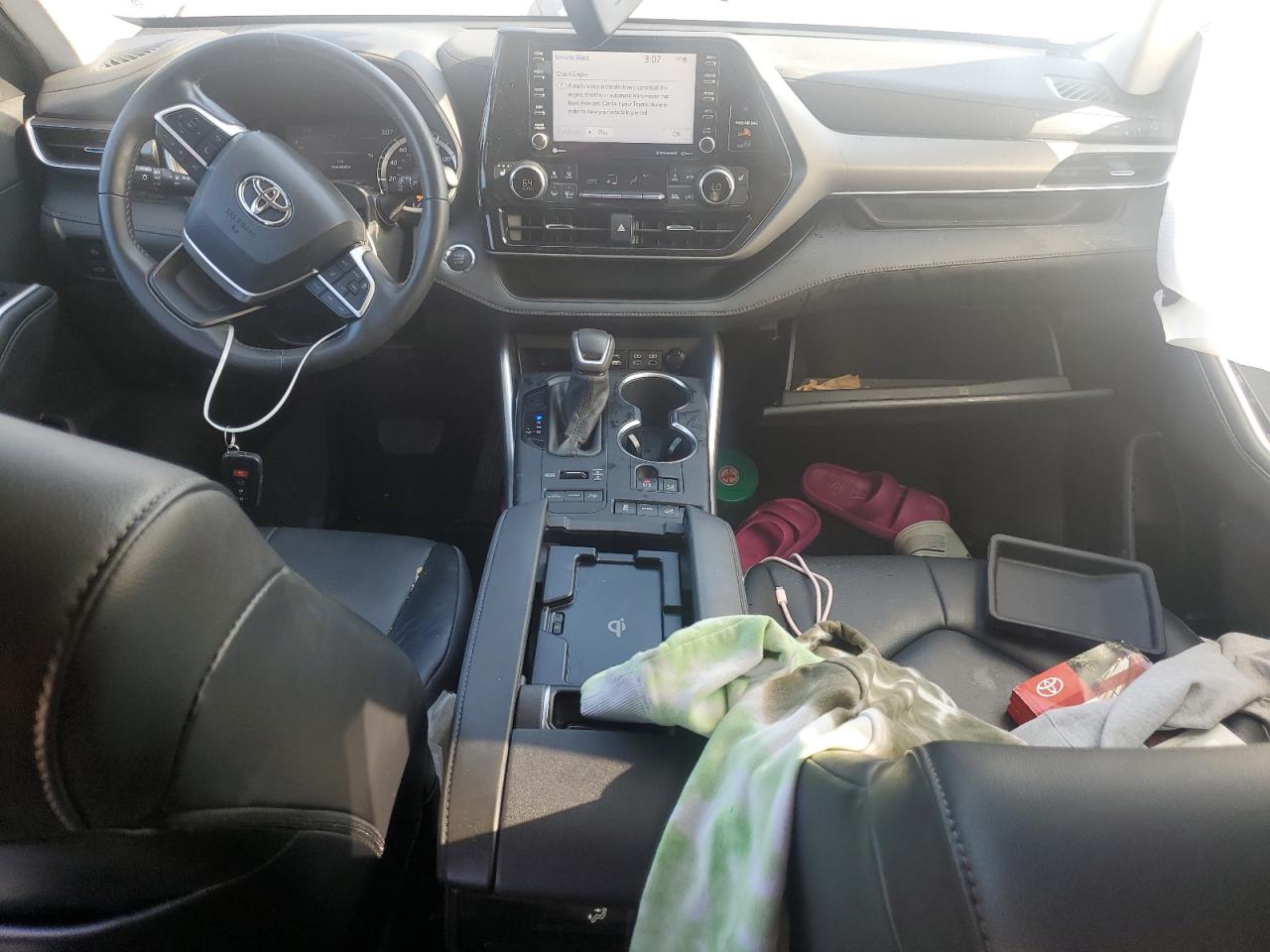 2022 Toyota Highlander - Image 8