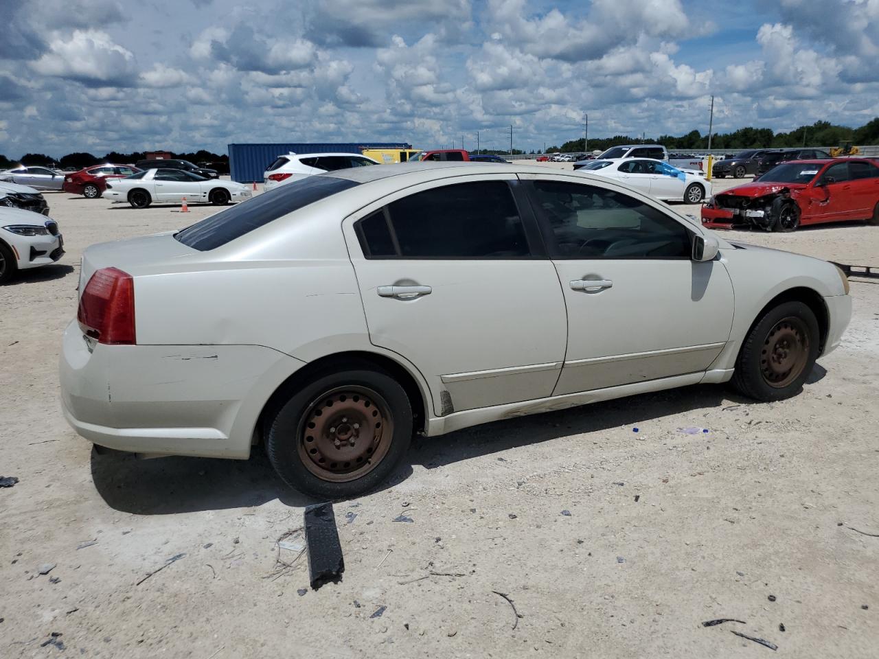 2004 Mitsubishi Galant - Image 3