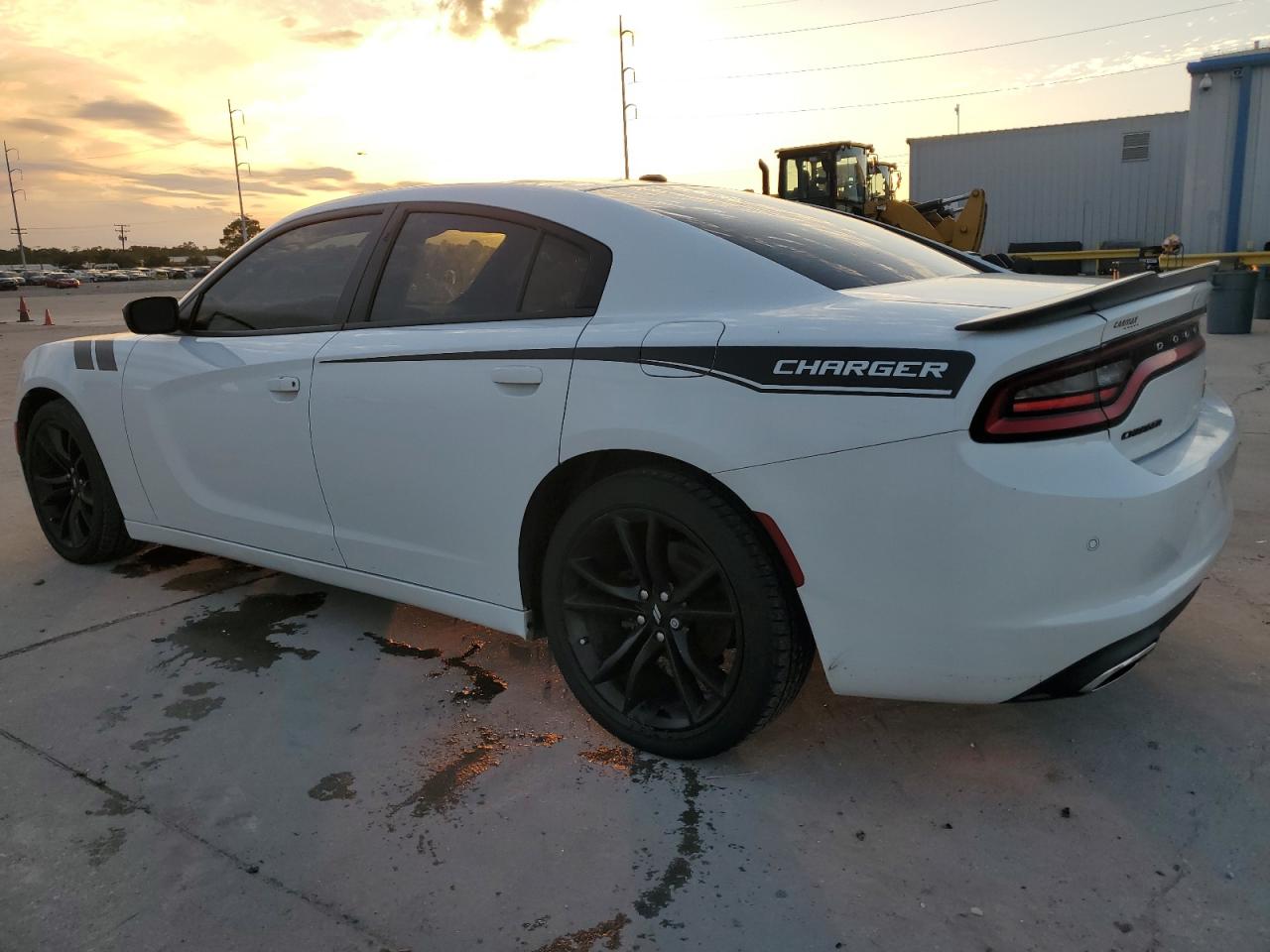 2C3CDXBG9JH186353 2018 DODGE CHARGER - Image 2