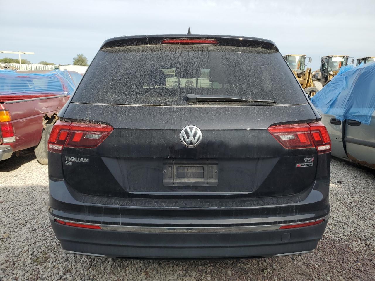 3VV2B7AX2JM085530 2018 Volkswagen Tiguan Se