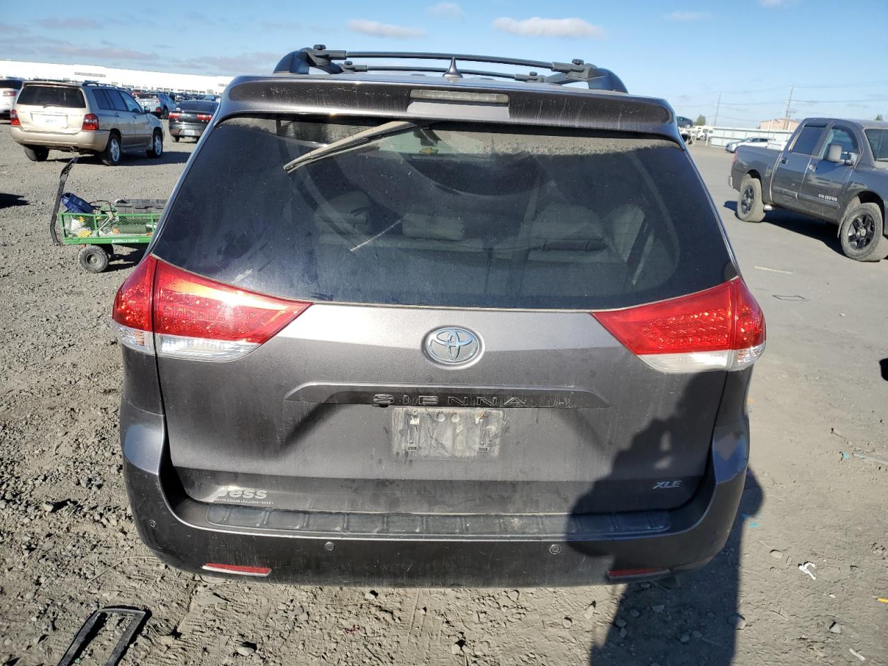 2011 Toyota Sienna Xle VIN: 5TDYK3DC8BS144527 Lot: 71978524