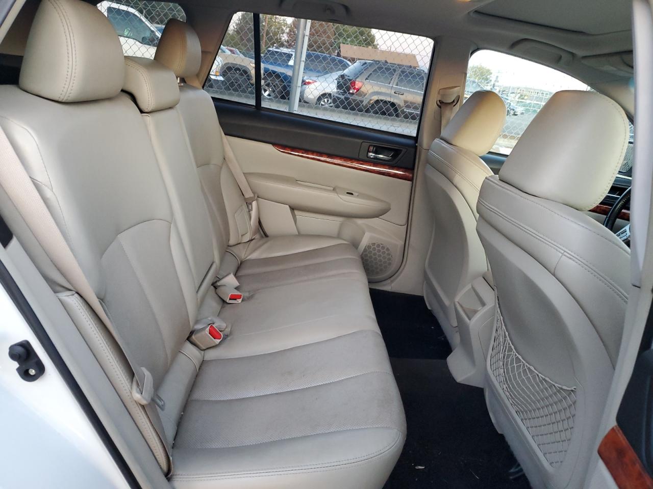 2011 Subaru Outback - Image 11