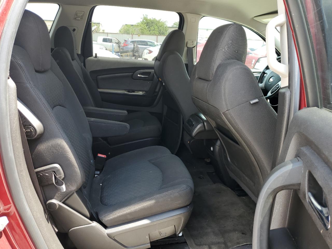 2010 Chevrolet Traverse - Image 11