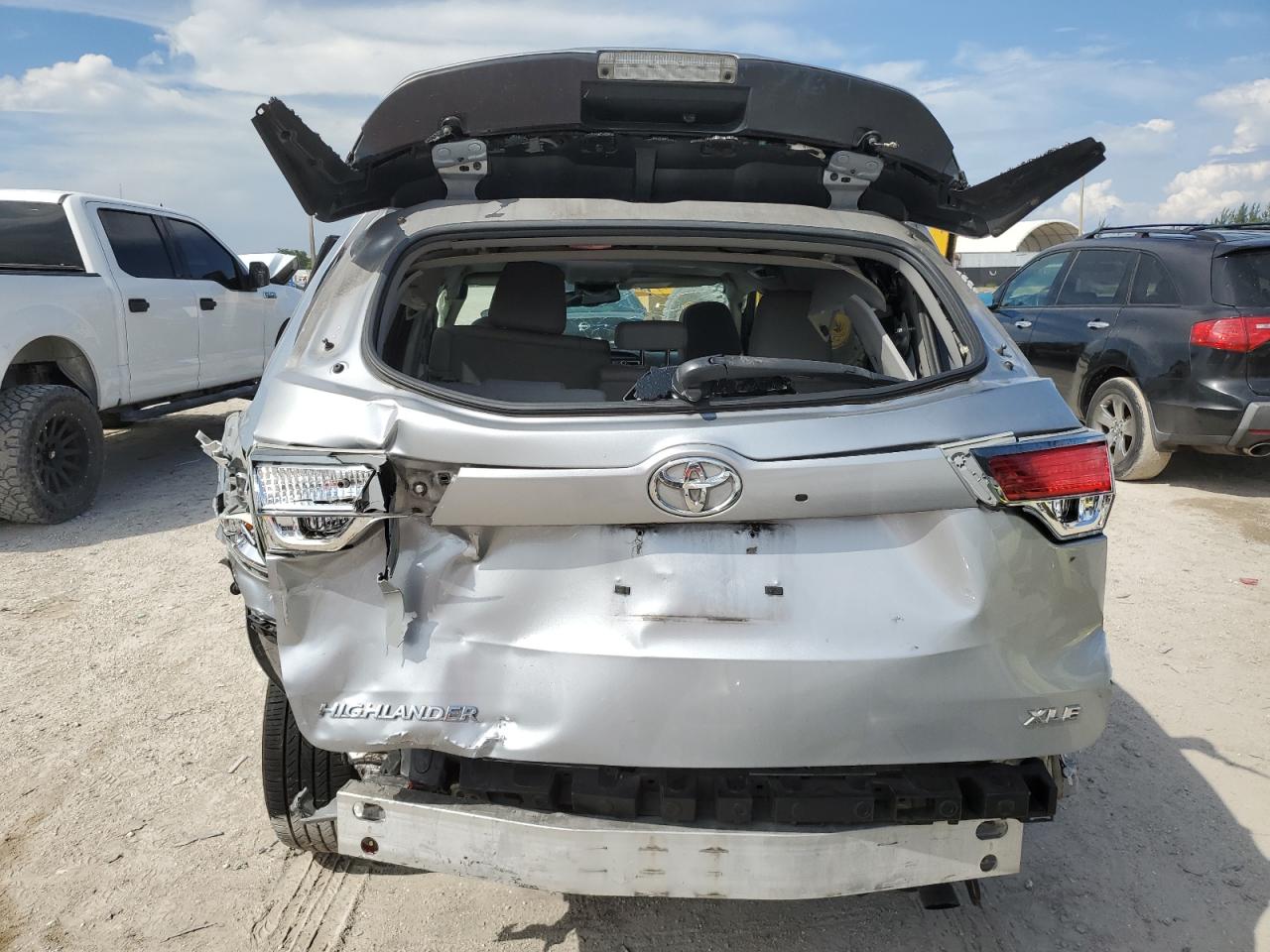 5TDKKRFH5FS070720 2015 Toyota Highlander Xle