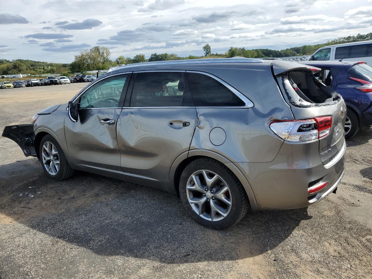 2016 Kia Sorento - Image 2