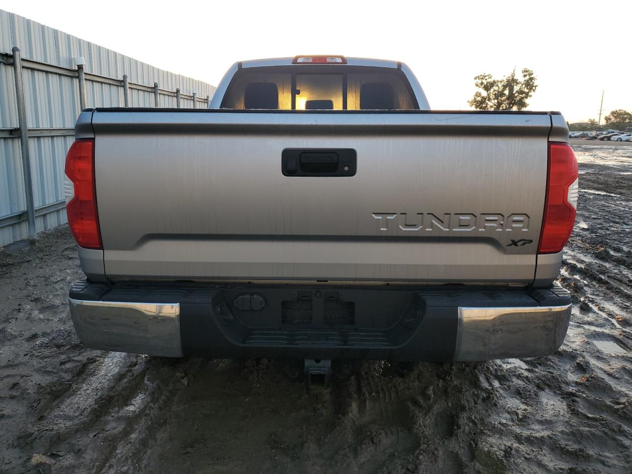 5TFRY5F10JX238033 2018 Toyota Tundra Double Cab Sr