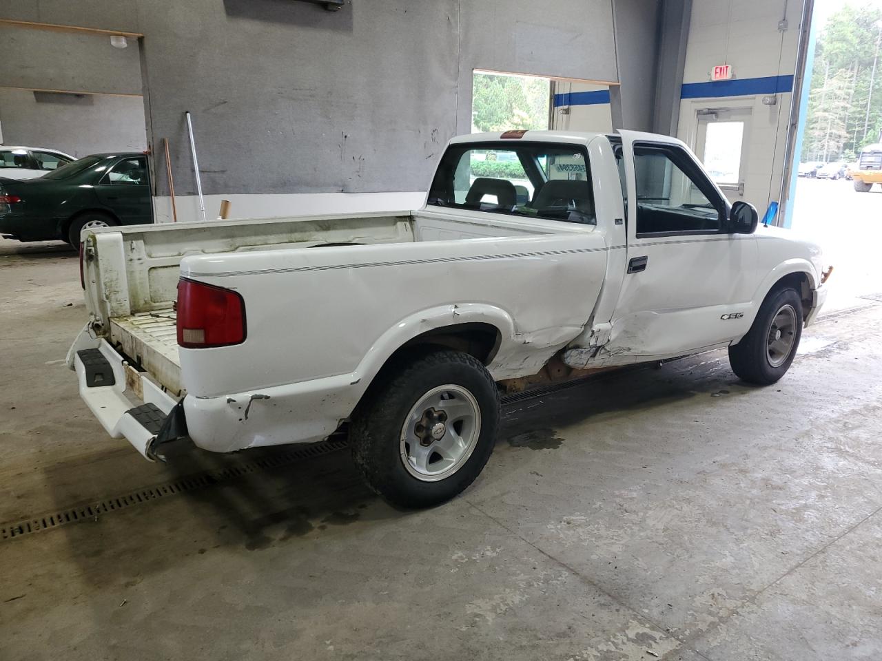 1996 Chevrolet S-10 Pickup - Image 3