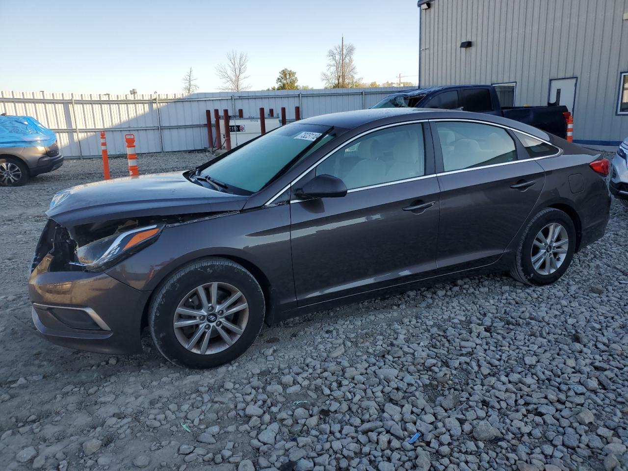 5NPE24AF2HH514473 2017 HYUNDAI SONATA - Image 1