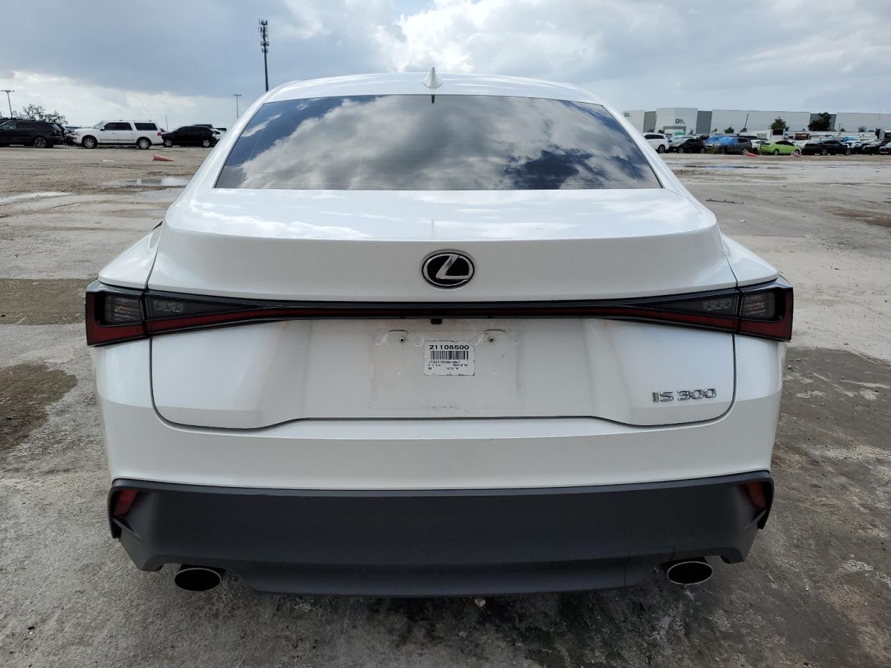 2021 Lexus IS - Image 6