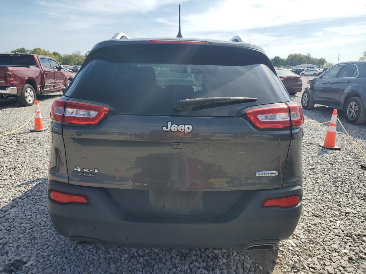 1C4PJMCS6HW633076 2017 Jeep Cherokee Latitude